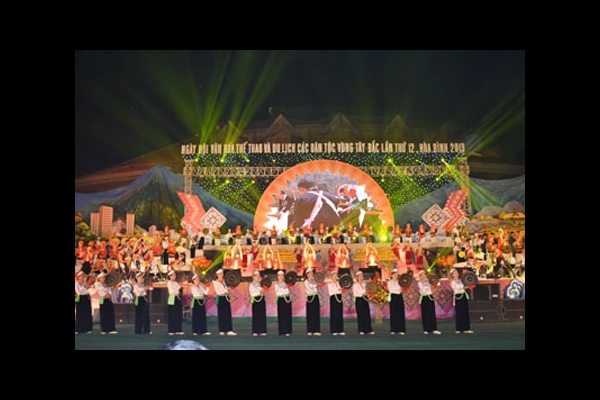 Ngày hội văn hóa các dân tộc Tây Bắc lần thứ 12 năm 2013